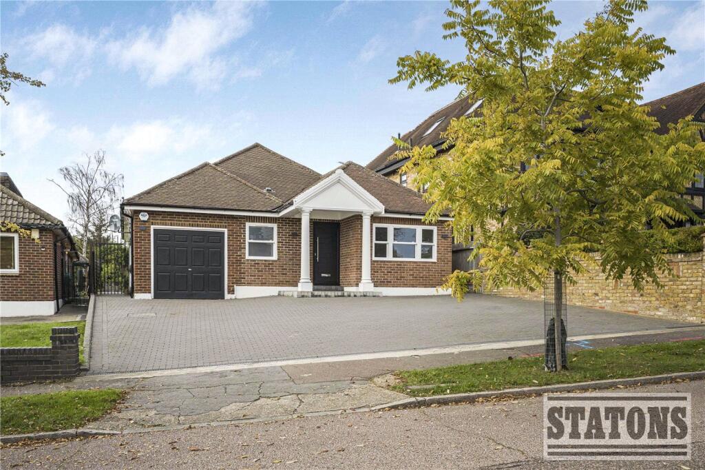 4 bed Bungalow for rent in Hadley Wood. From Statons