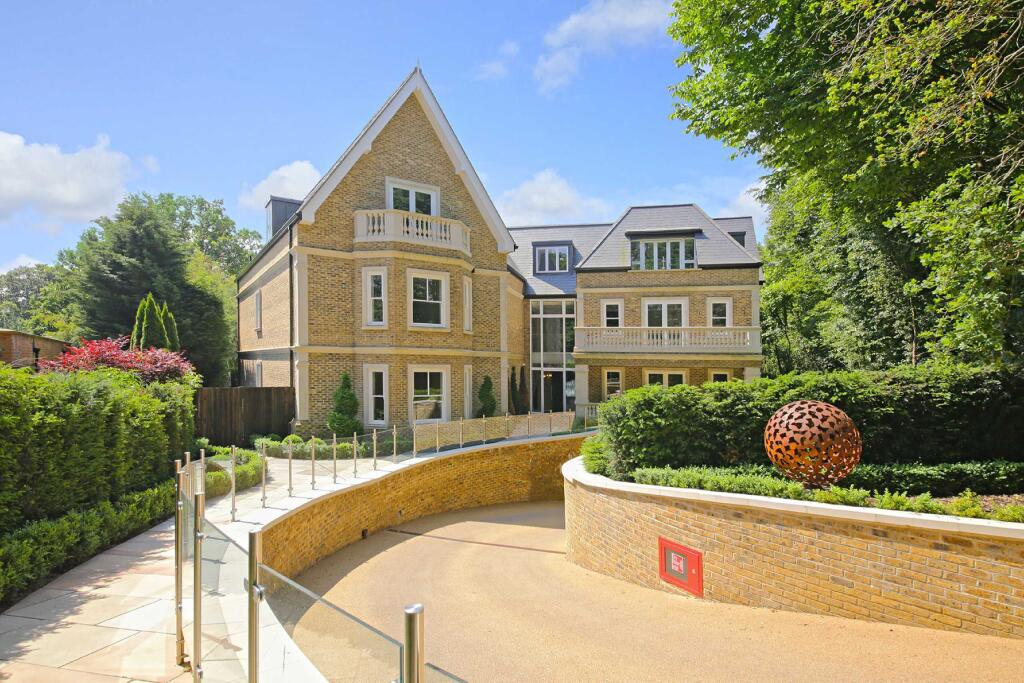 3 bed Penthouse for rent in Hadley Wood. From Statons