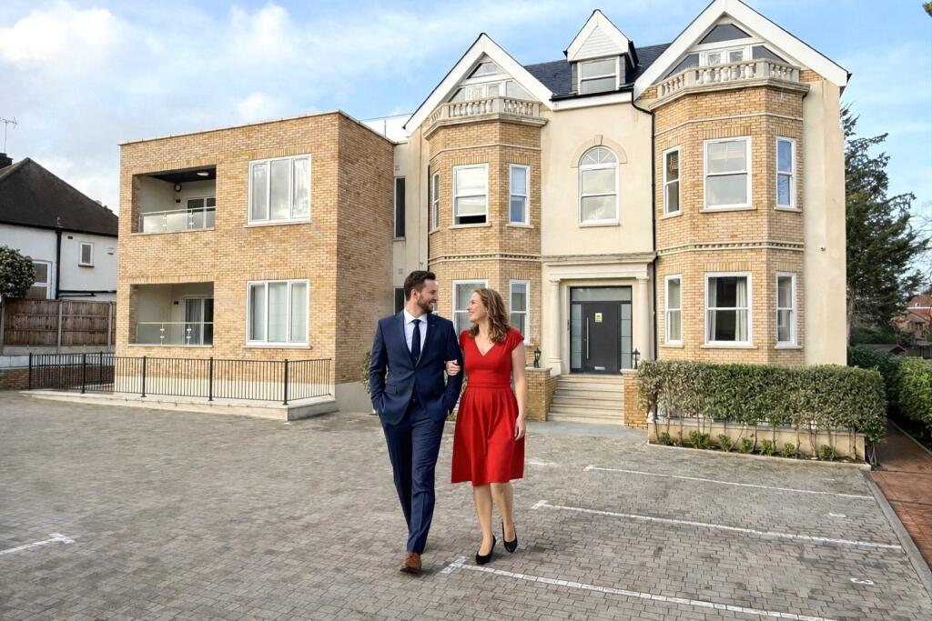 3 bed Penthouse for rent in Crews Hill. From Statons