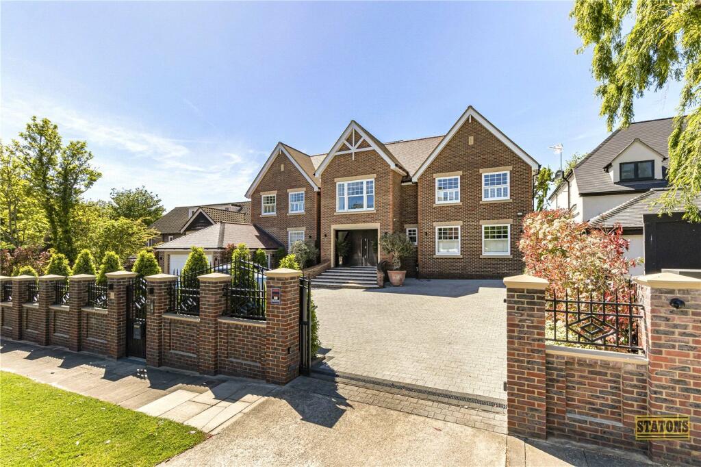 5 bed Detached for rent in Hadley Wood. From Statons