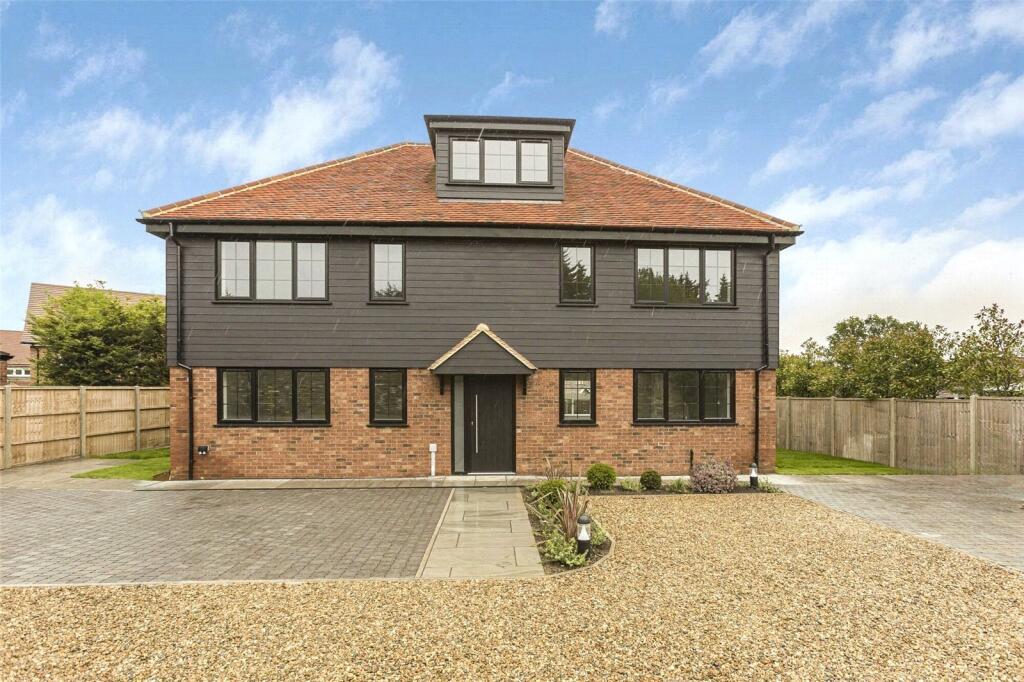5 bed Detached for rent in Waltham Cross. From Statons
