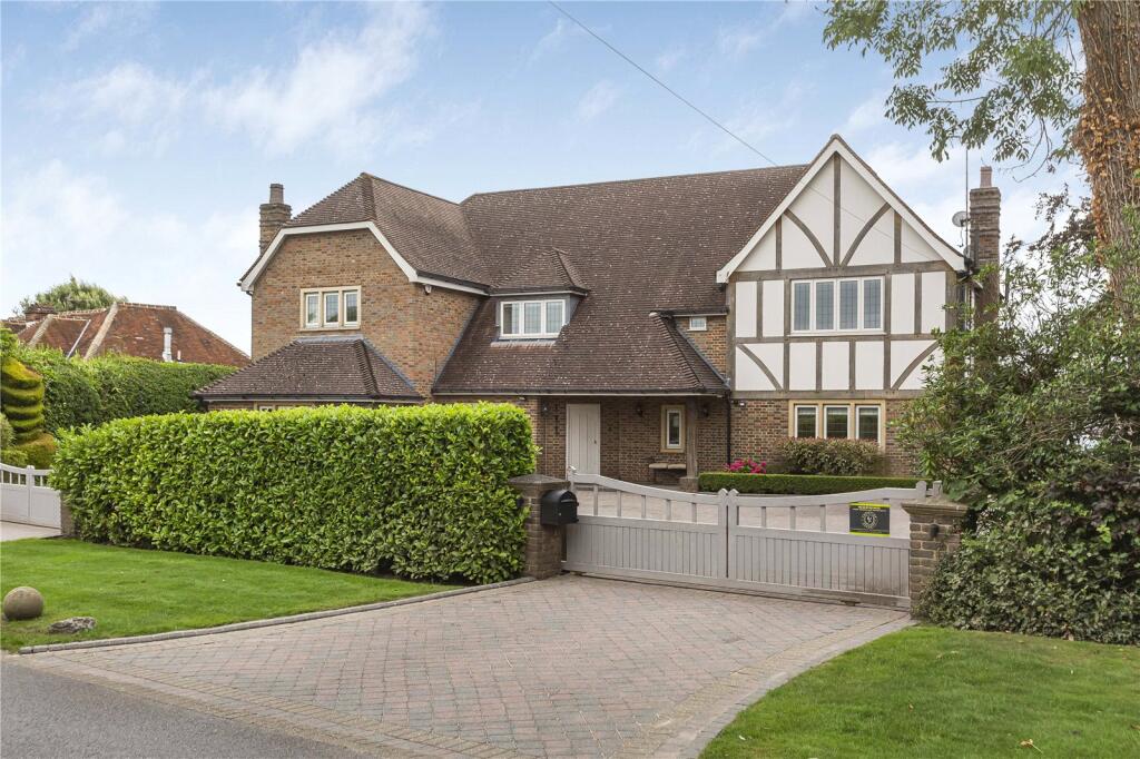 5 bed Detached for rent in Cuffley. From Statons 5 bed Detached for rent in Cuffley. From Statons