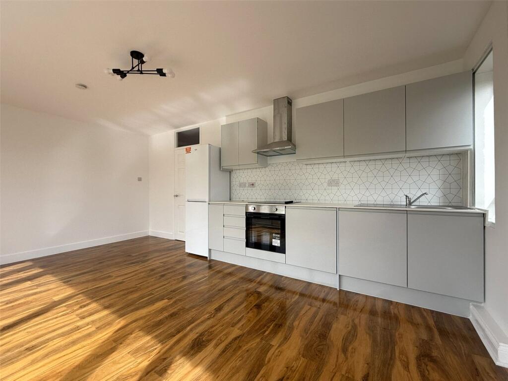 3 bed Apartment for rent in Hadley Wood. From Statons