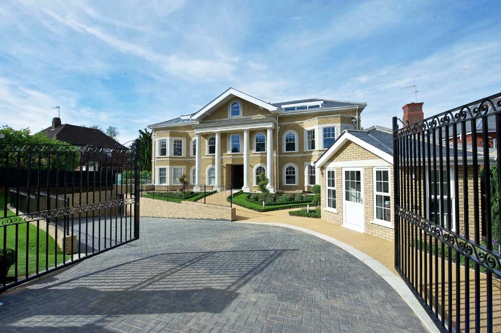 3 bed Apartment for rent in Hadley Wood. From Statons