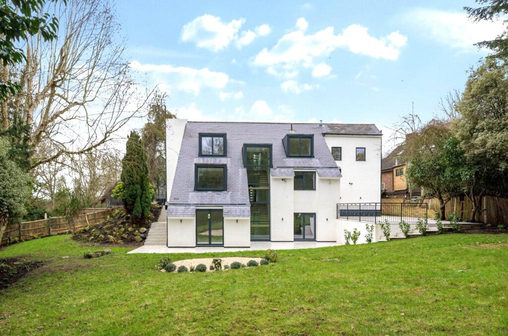 5 bed Detached for rent in Barnet. From Statons