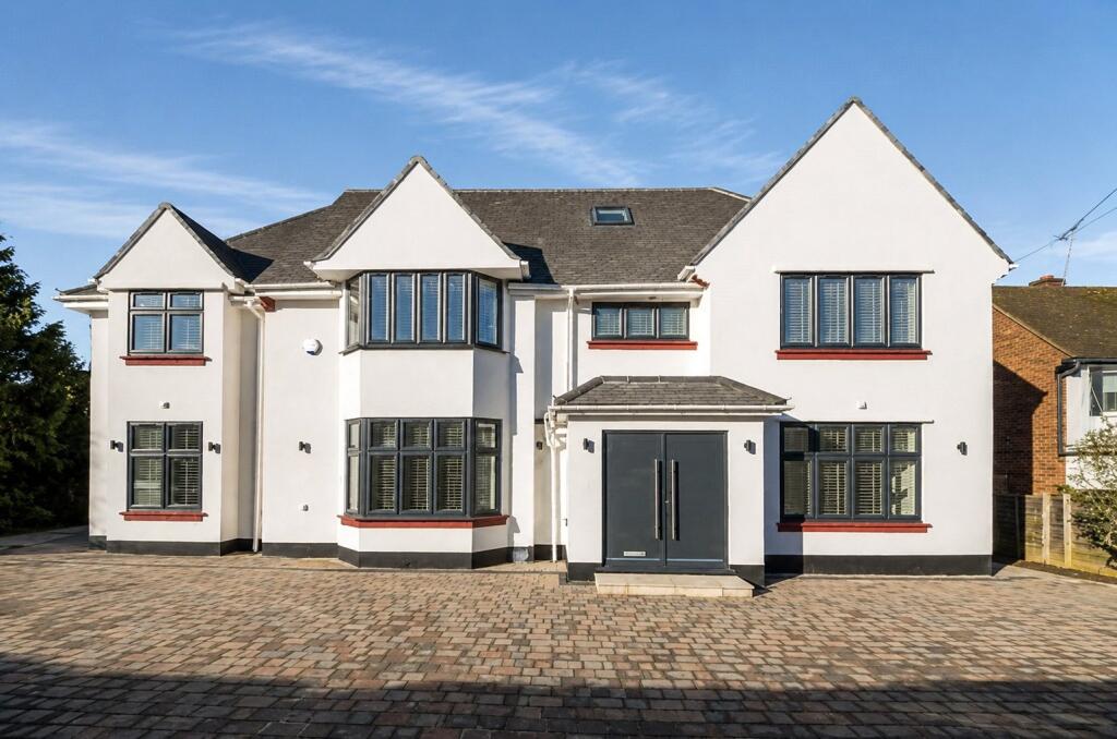 5 bed Detached for rent in Borehamwood. From Statons 5 bed Detached for rent in Borehamwood. From Statons