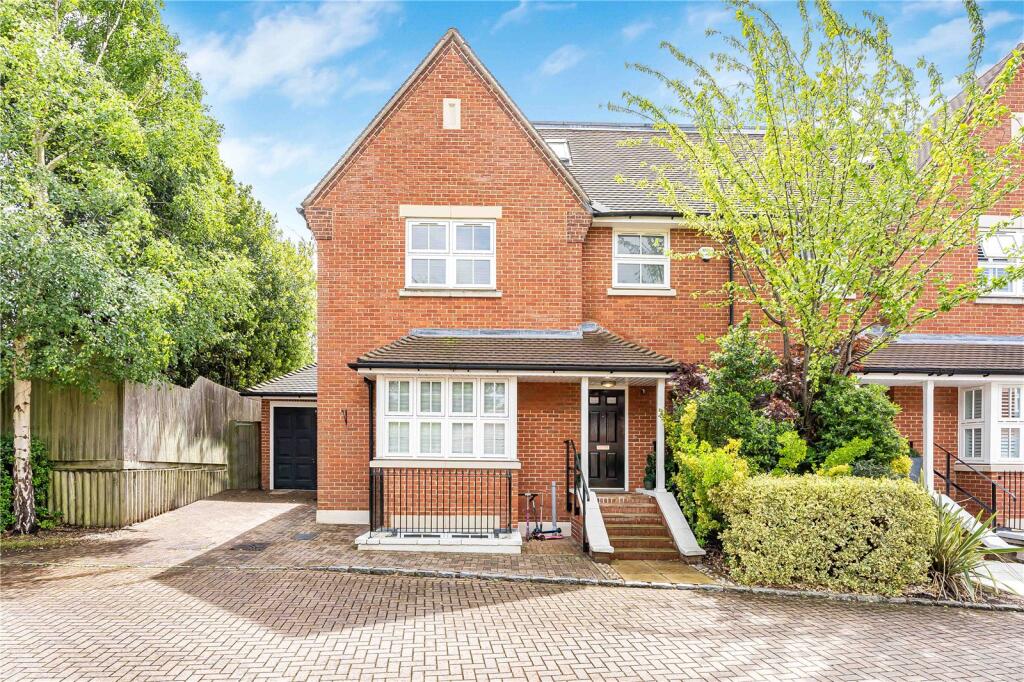 5 bed Semi Detached for rent in Hadley Wood. From Statons 5 bed Semi Detached for rent in Hadley Wood. From Statons