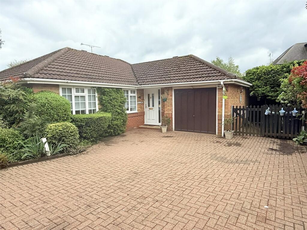 3 bed Bungalow for rent in Arkley. From Statons
