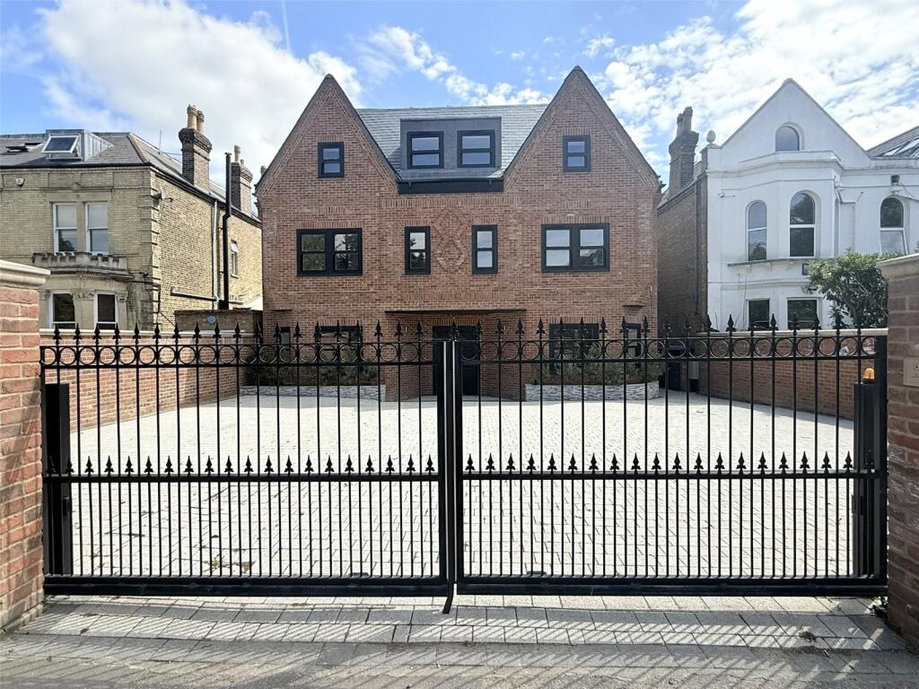 3 bed Apartment for rent in Crews Hill. From Statons