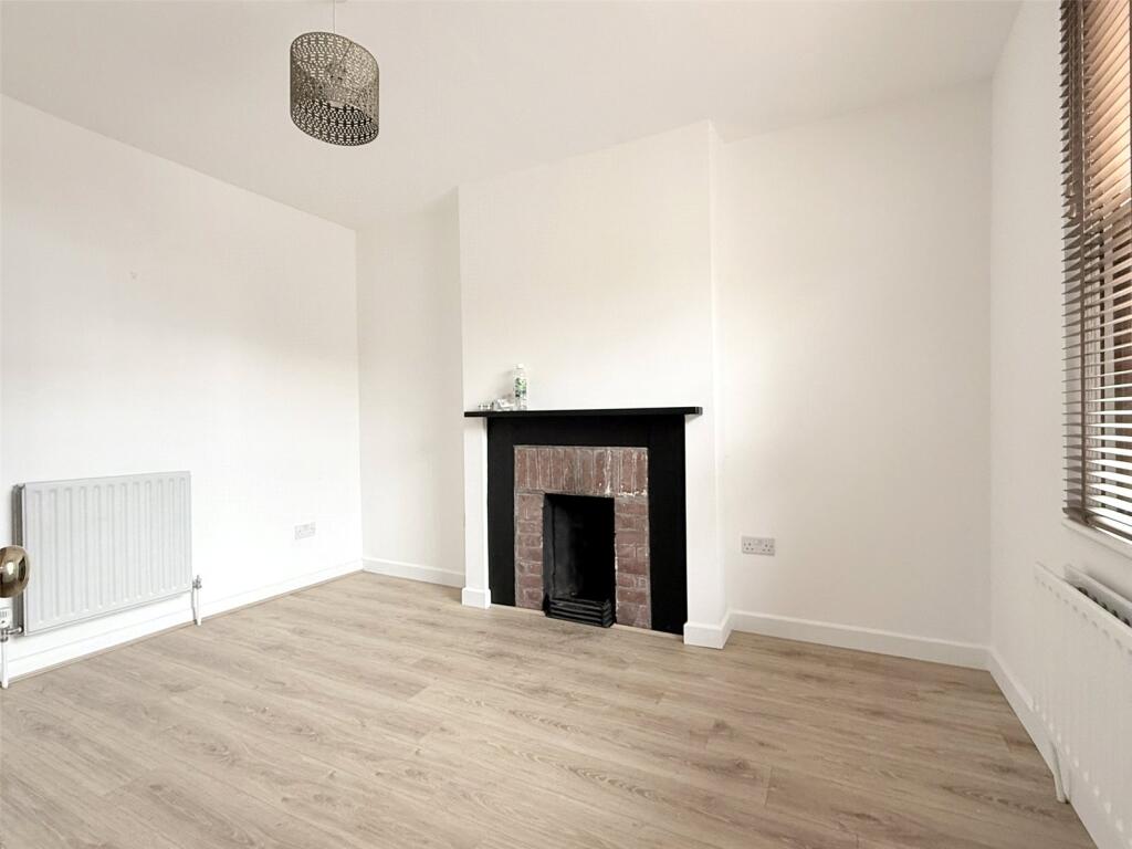 2 bed Mid Terraced House for rent in Barnet. From Statons