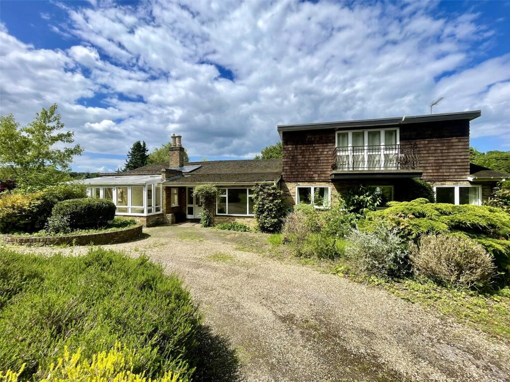 5 bed Detached for rent in Crews Hill. From Statons 5 bed Detached for rent in Crews Hill. From Statons