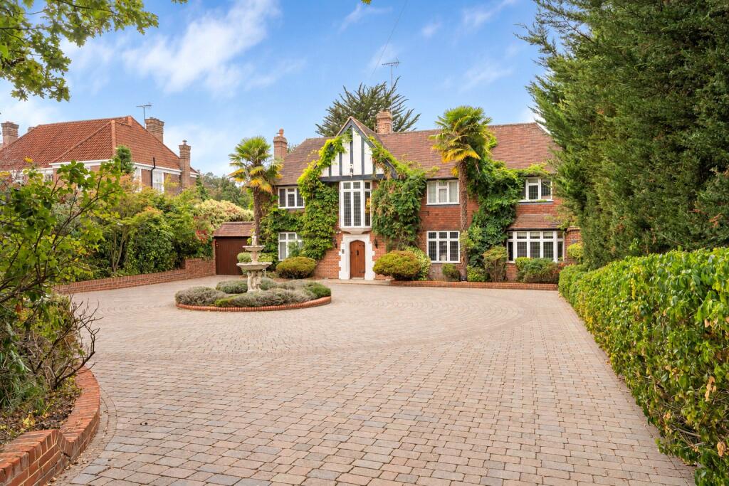 5 bed Detached for rent in Hadley Wood. From Statons 5 bed Detached for rent in Hadley Wood. From Statons