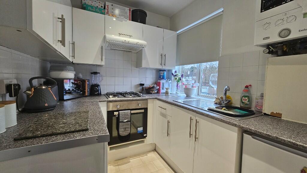 2 bed Flat for rent in Loughton. From Stein McBride Property Co