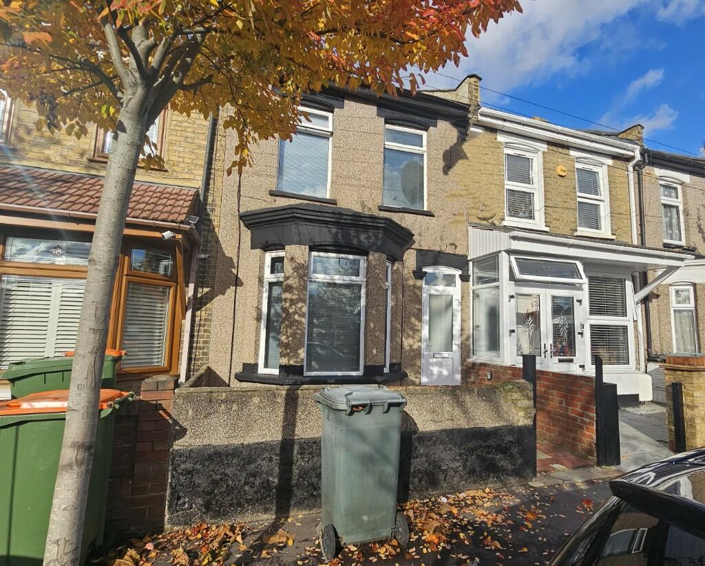 3 bed Mid Terraced House for rent in London. From Stein McBride Property Co