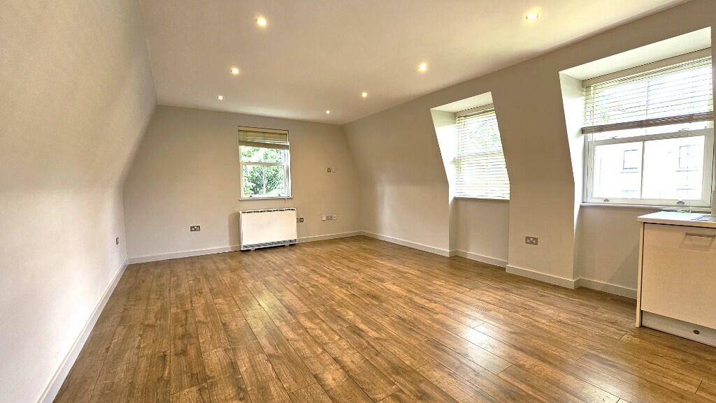 2 bed Maisonette for rent in London. From Stein McBride Property Co