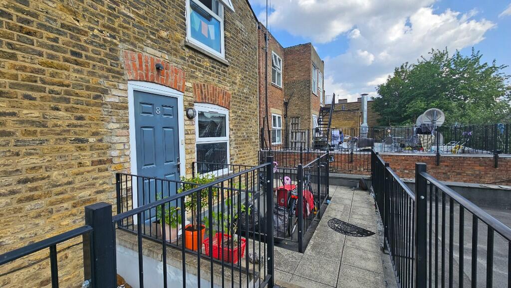 3 bed Maisonette for rent in London. From Stein McBride Property Co
