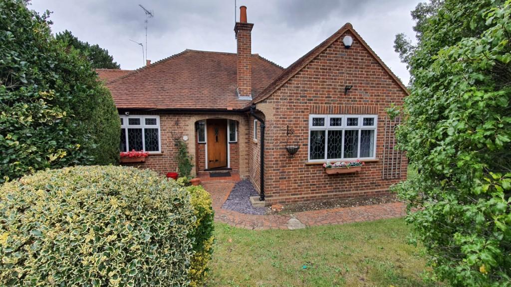 3 bed Detached for rent in Chigwell. From Stein McBride Property Co. Limited - London & Essex 3 bed Detached for rent in Chigwell. From Stein McBride Property Co. Limited - London & Essex