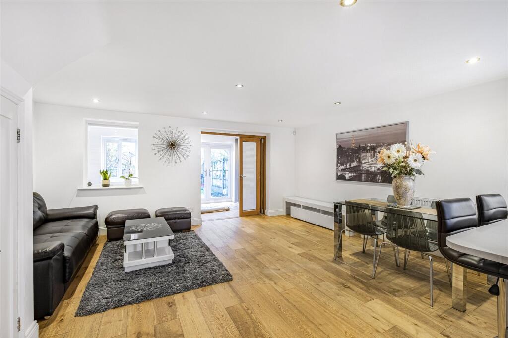 3 bed Detached for rent in London. From Stirling Ackroyd - Canary Wharf