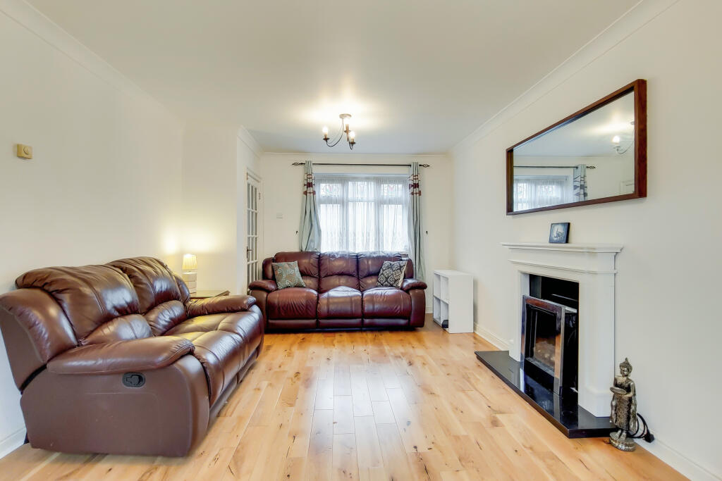 3 bed Semi Detached for rent in London. From Stirling Ackroyd - Canary Wharf