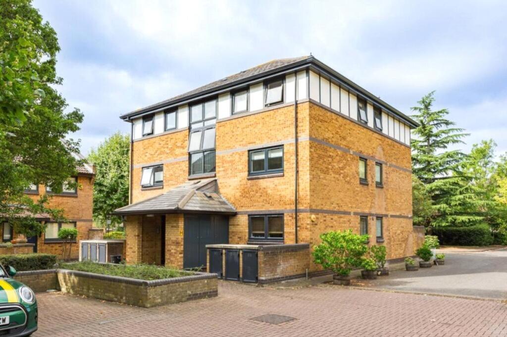 2 bed Apartment for rent in Poplar. From Stirling Ackroyd - Canary Wharf