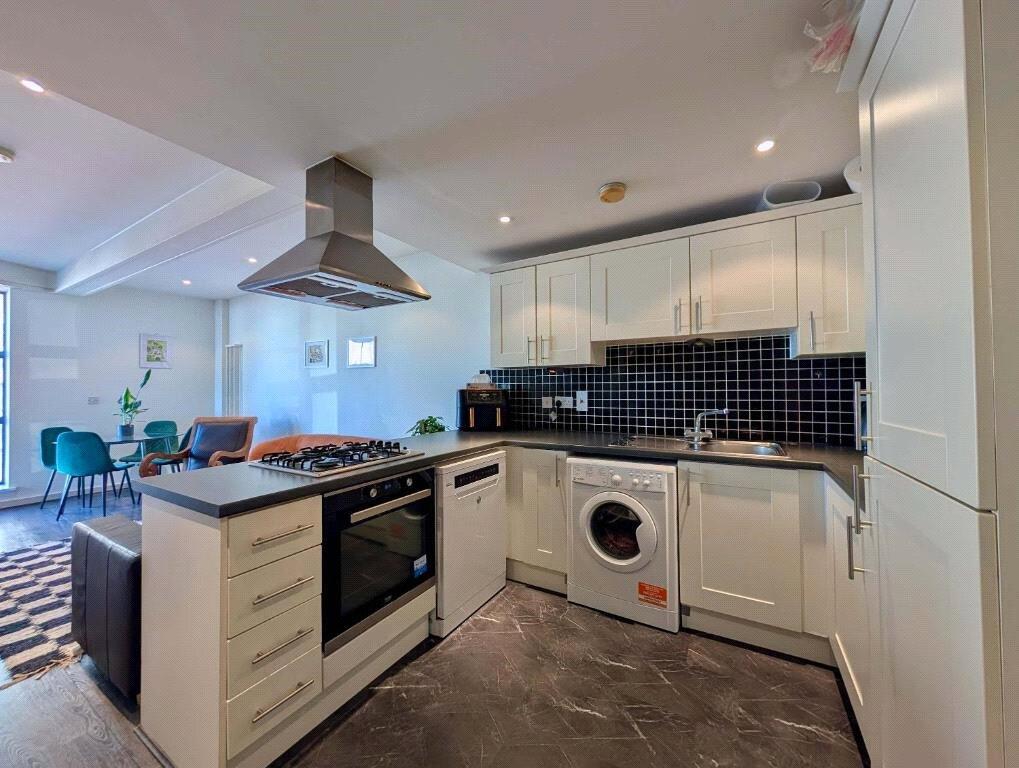 2 bed Apartment for rent in Stratford. From Stirling Ackroyd - Canary Wharf
