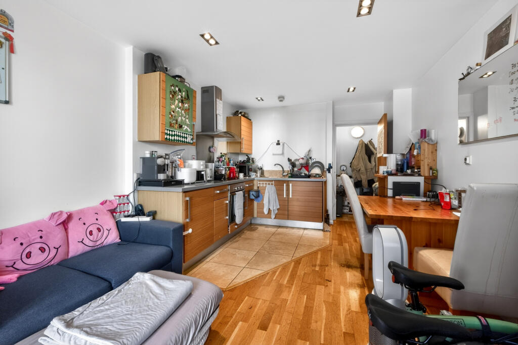1 bed Apartment for rent in Poplar. From Stirling Ackroyd - Canary Wharf