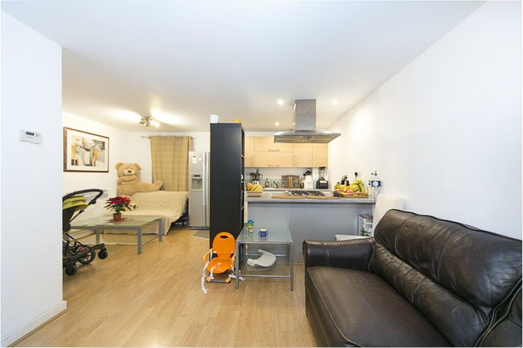 2 bed Apartment for rent in Poplar. From Stirling Ackroyd - Canary Wharf