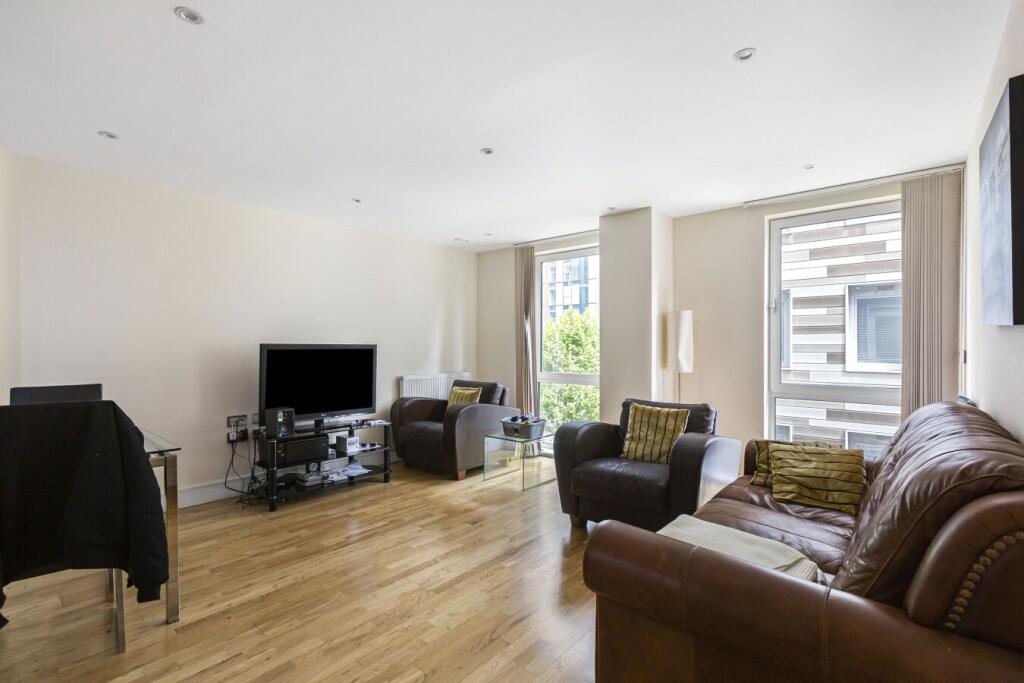 3 bed Apartment for rent in Poplar. From Stirling Ackroyd - Canary Wharf