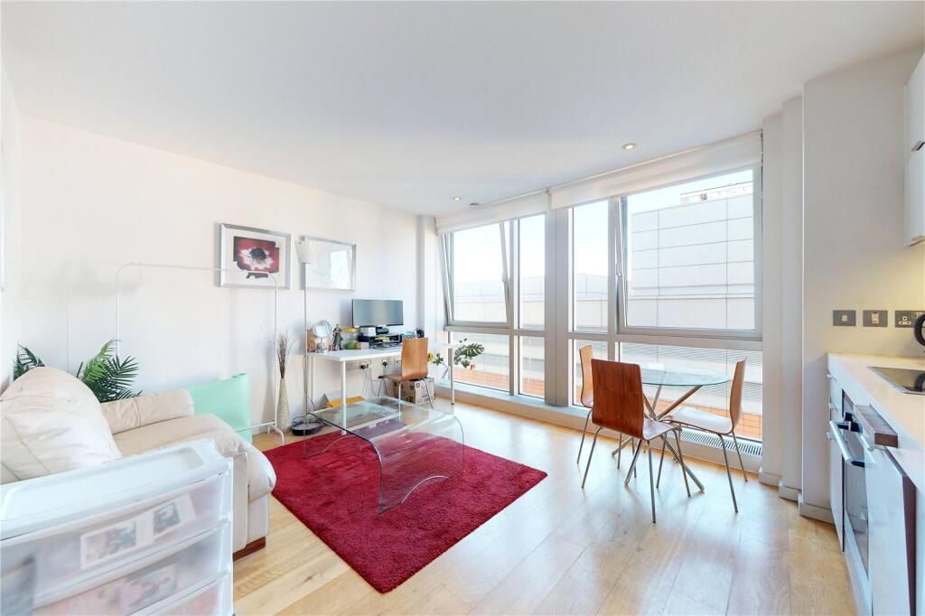 4 bed Apartment for rent in London. From Stirling Ackroyd - Canary Wharf