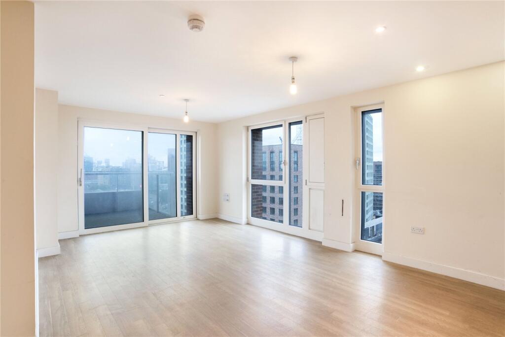 3 bed Apartment for rent in Bow. From Stirling Ackroyd - Canary Wharf