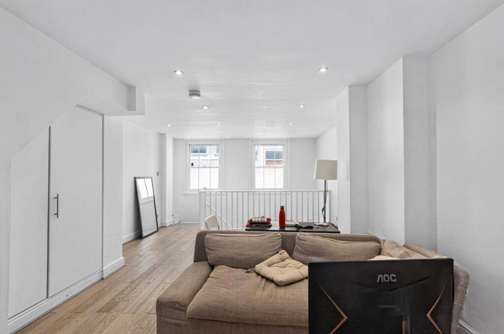 3 bed Mid Terraced House for rent in Poplar. From Stirling Ackroyd - Canary Wharf 3 bed Mid Terraced House for rent in Poplar. From Stirling Ackroyd - Canary Wharf