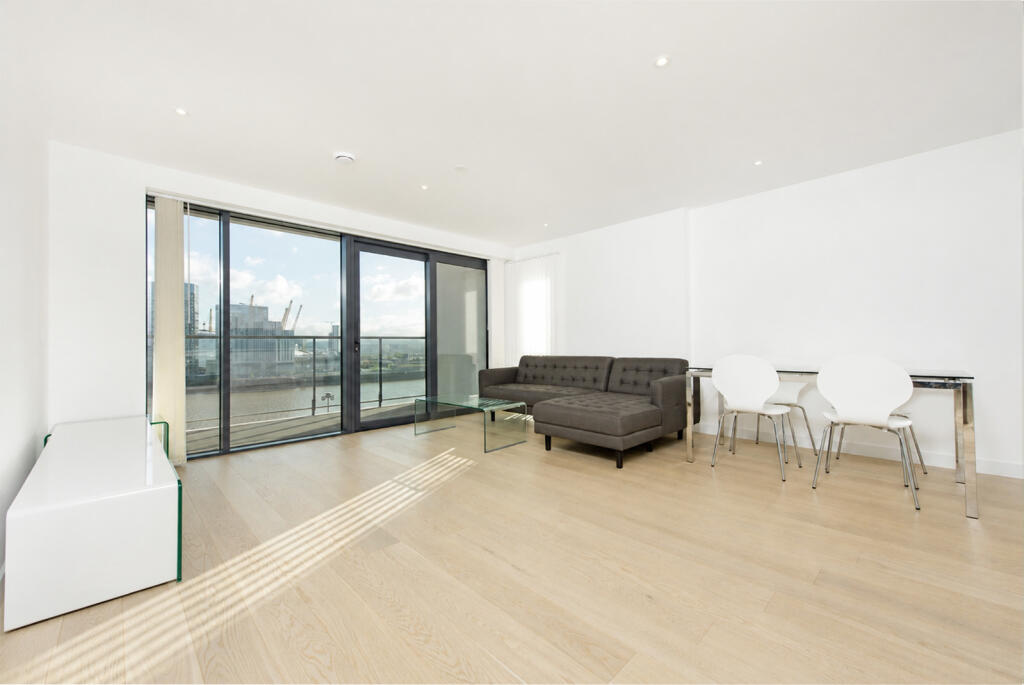 3 bed Apartment for rent in Poplar. From Stirling Ackroyd - Canary Wharf