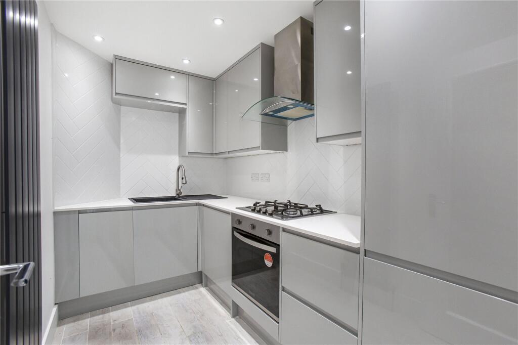 2 bed Apartment for rent in East Ham. From Stirling Ackroyd - Canary Wharf 2 bed Apartment for rent in East Ham. From Stirling Ackroyd - Canary Wharf