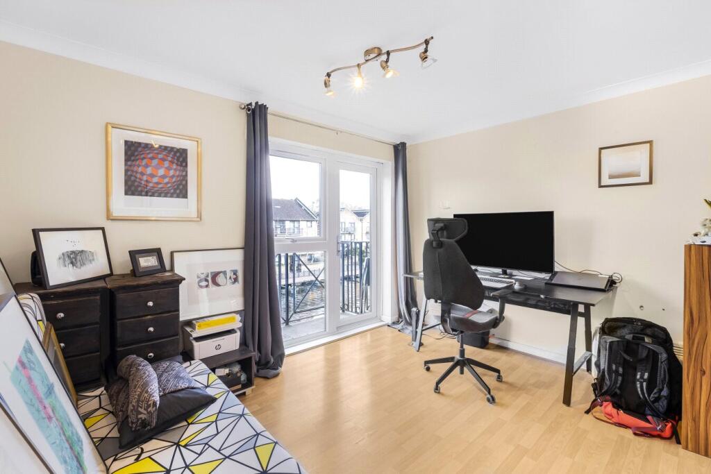 1 bed Apartment for rent in Poplar. From Stirling Ackroyd - Canary Wharf