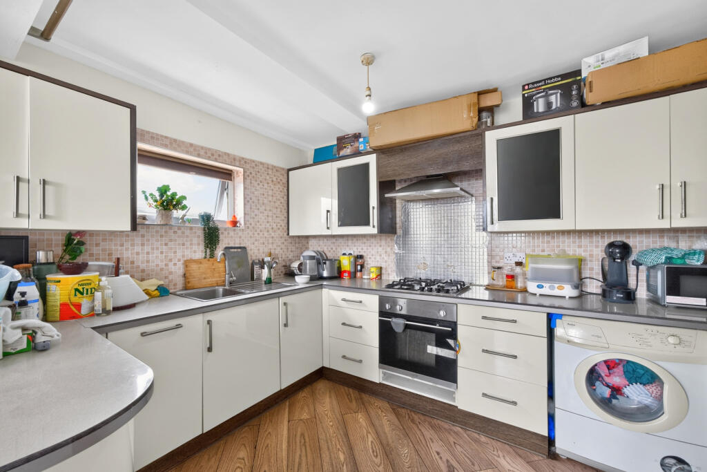 3 bed Apartment for rent in Wanstead. From Stirling Ackroyd - Canary Wharf