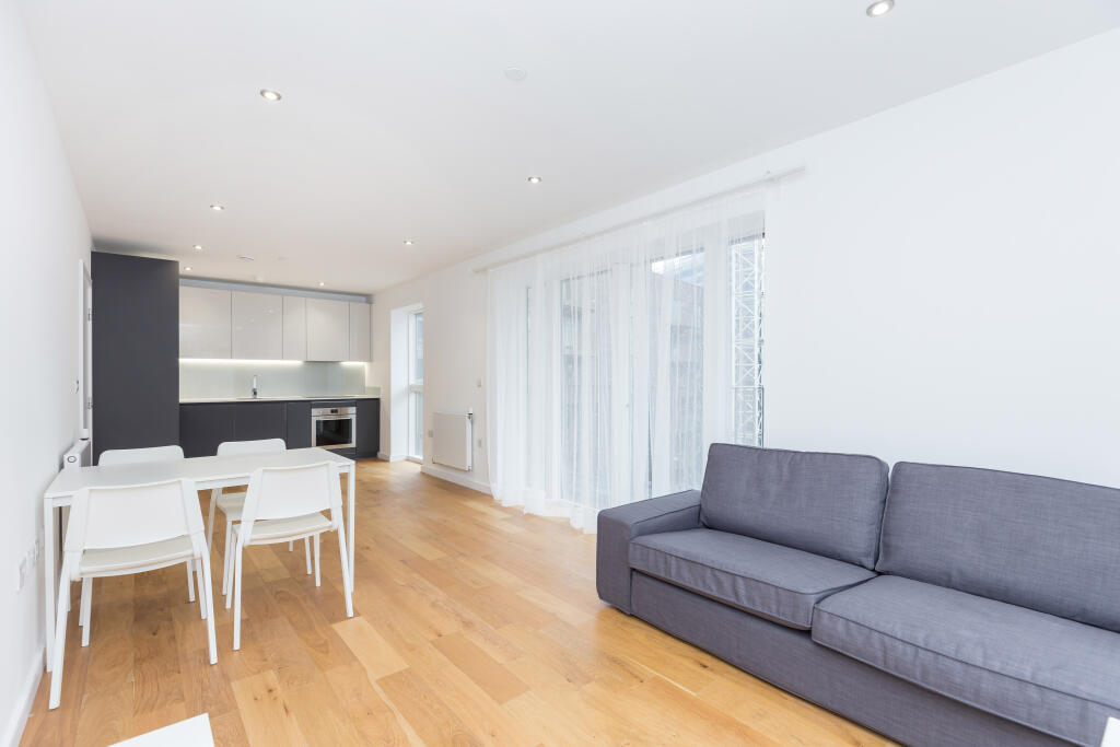 2 bed Apartment for rent in Stratford. From Stirling Ackroyd - Canary Wharf