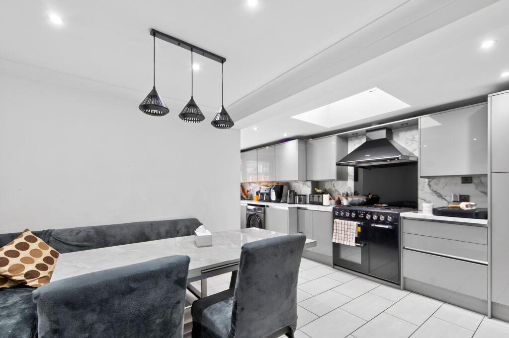 5 bed Mid Terraced House for rent in West Ham. From Stirling Ackroyd - Canary Wharf 5 bed Mid Terraced House for rent in West Ham. From Stirling Ackroyd - Canary Wharf