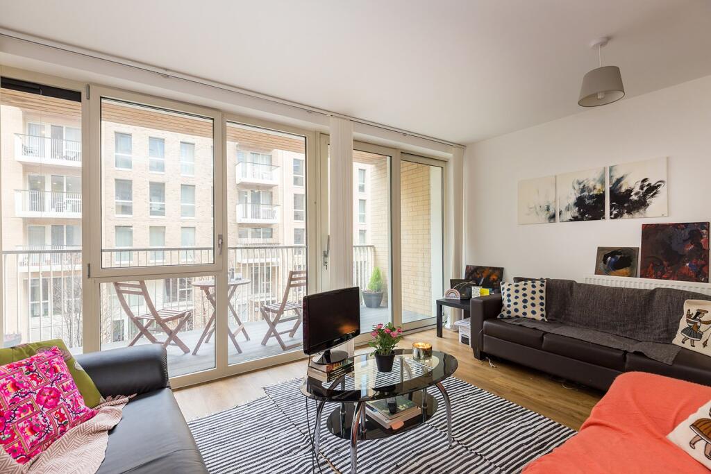 3 bed Apartment for rent in Bow. From Stirling Ackroyd - Canary Wharf