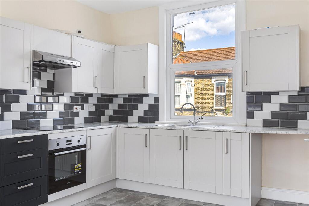 3 bed Annexe for rent in London. From Stirling Ackroyd - Canary Wharf