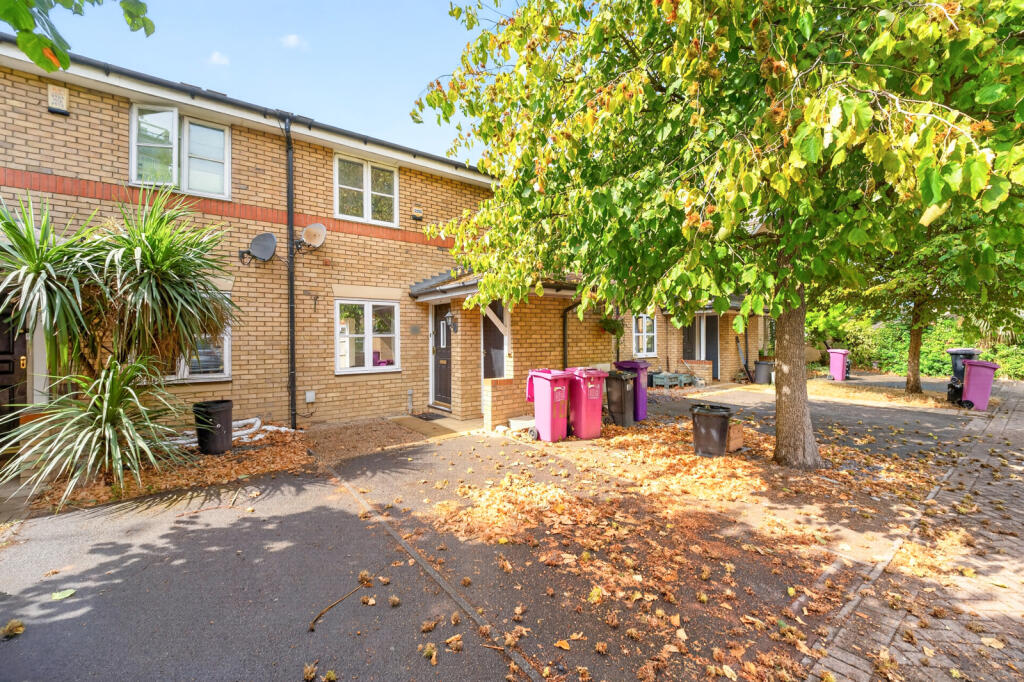 2 bed Mid Terraced House for rent in London. From Stirling Ackroyd - Canary Wharf