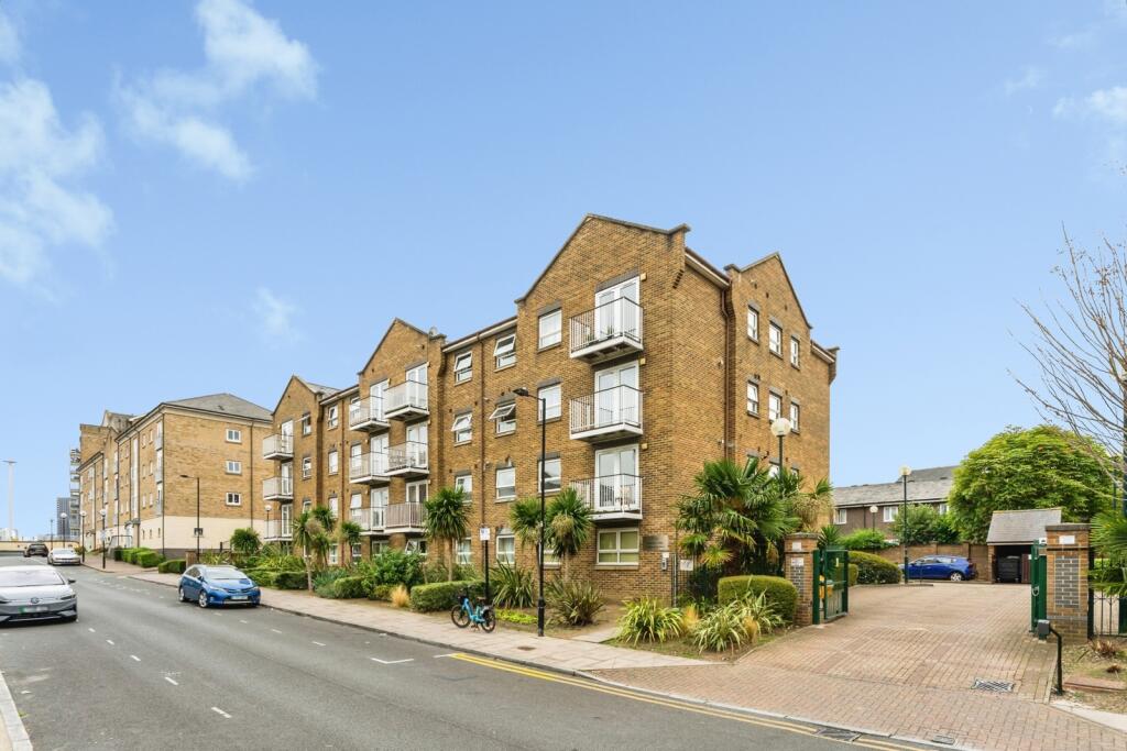 2 bed Apartment for rent in London. From Stirling Ackroyd - Canary Wharf