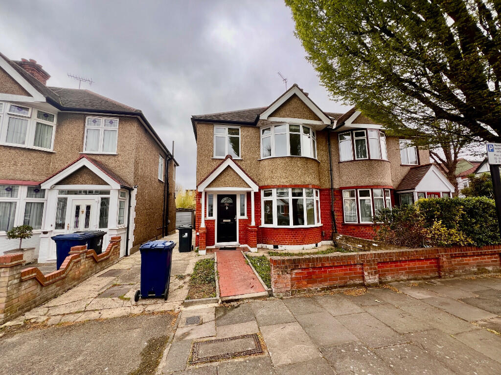 3 bed Semi Detached for rent in Brentford. From Daniel Paul - London