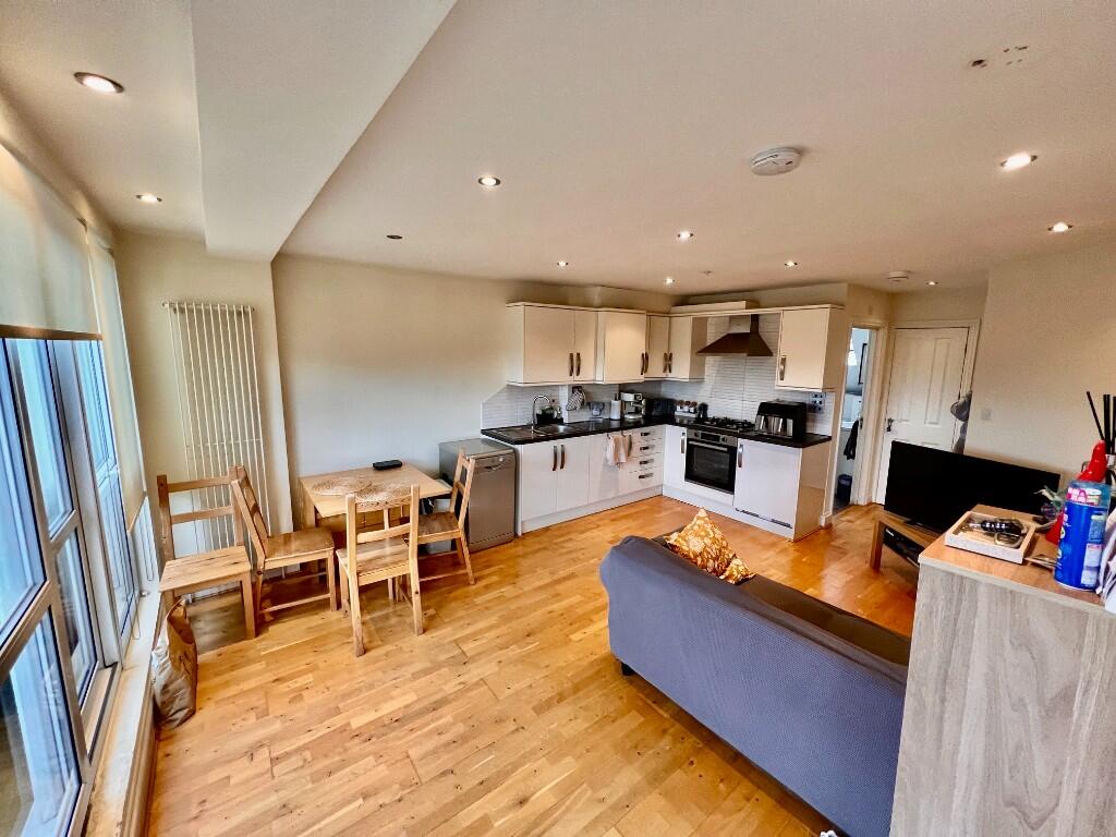 1 bed 1st Floor Flat for rent in Kensington. From Daniel Paul - London