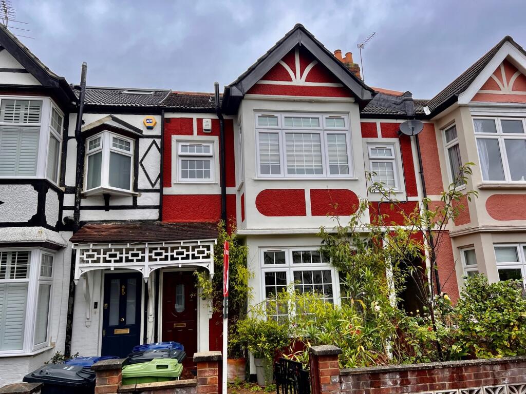 5 bed Mid Terraced House for rent in Brentford. From Daniel Paul - London
