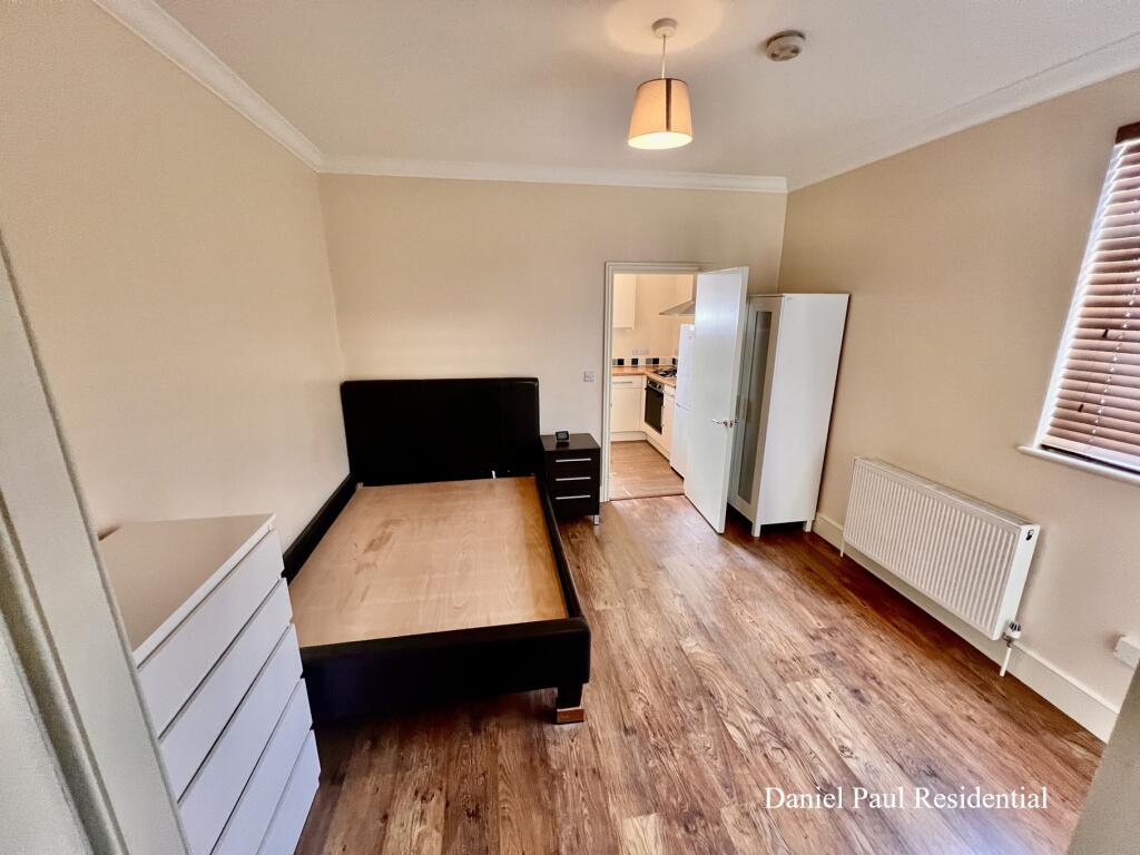 4 bed Studio for rent in Brentford. From Daniel Paul - London 4 bed Studio for rent in Brentford. From Daniel Paul - London