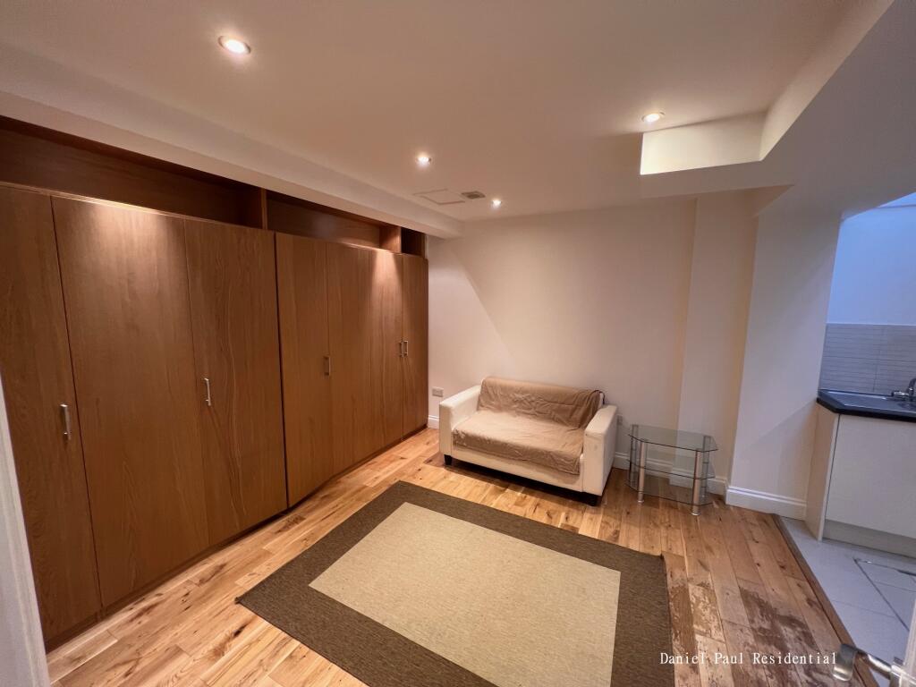 4 bed Studio for rent in Kensington. From Daniel Paul - London