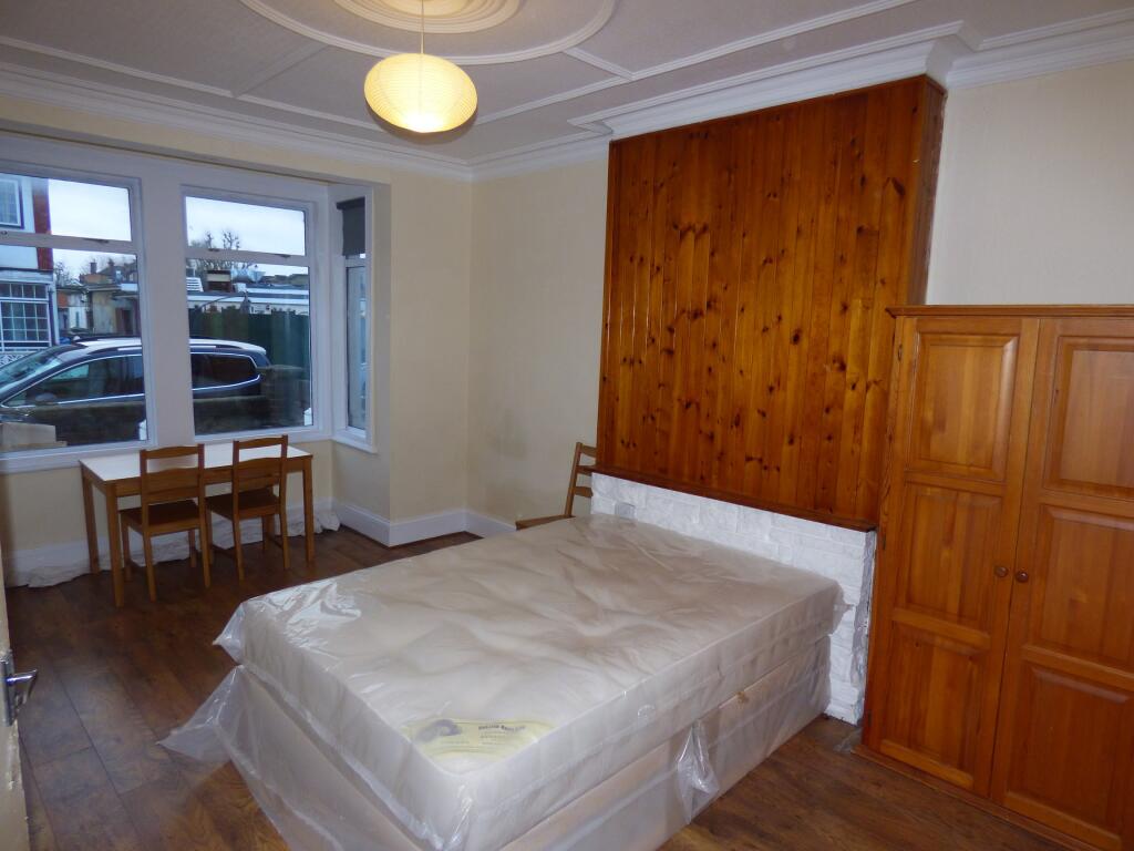 1 bed House Share for rent in Brentford. From Daniel Paul - London