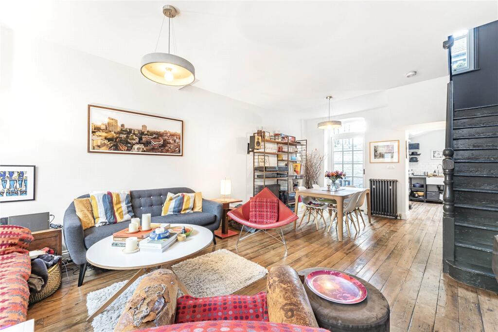 3 bed Mid Terraced House for rent in Bethnal Green. From Stirling Ackroyd Sales - New Homes 3 bed Mid Terraced House for rent in Bethnal Green. From Stirling Ackroyd Sales - New Homes