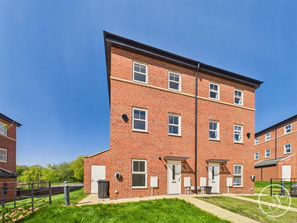 2 bed Mid Terraced House for rent in . From Stoneacre Properties - Chapel Allerton