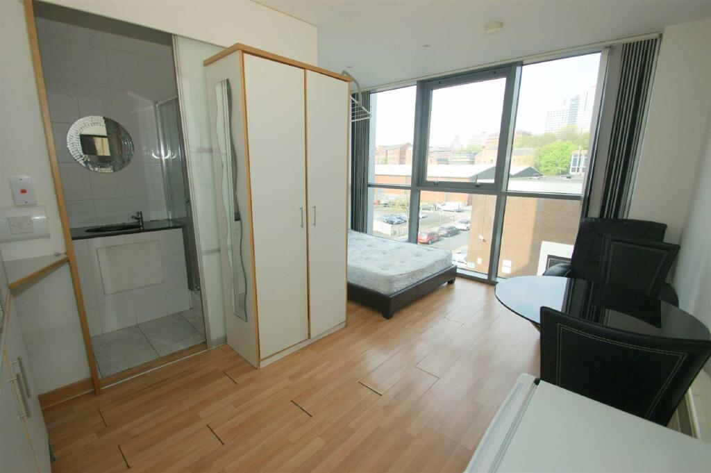 4 bed Studio for rent in Leeds. From Stoneacre Properties - Chapel Allerton